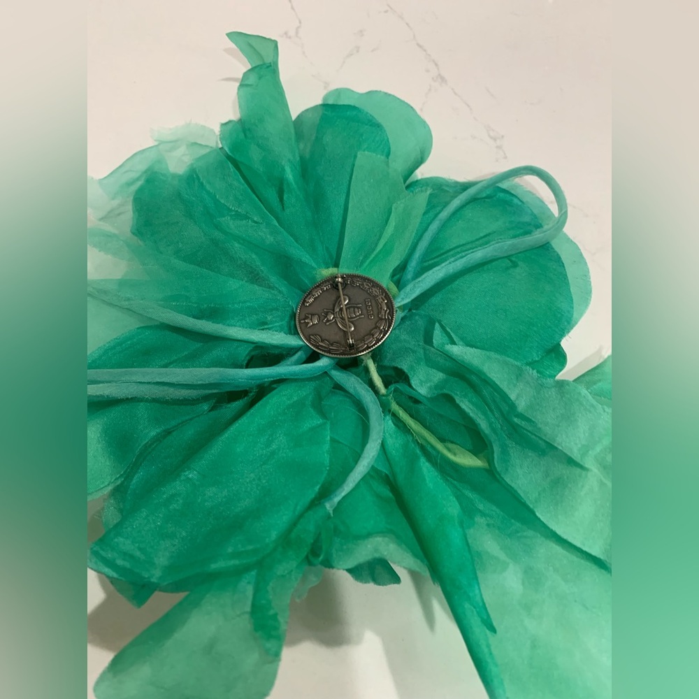 Gucci Oversized Silk Flower Brooch - Picture 3 of 11